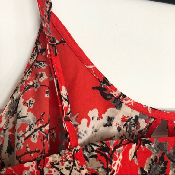 Stunning flowy camisole 🌿🌹 - Picture 5 of 8